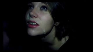 Похотливая студентка наполняет рот спермой после отсоса за деньги